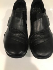 mens velcro shoes clarks