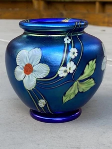 Orient & Flume 4” Art Glass Iridescent Blue Floral Vase 1983 - Picture 1 of 14