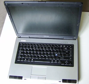 Toshiba L40 with Power Supply.  Not Working.  Complete with HD and memory. - Picture 1 of 3