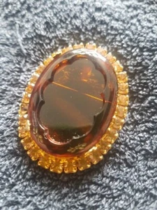 Vintage Oval Brown Cut Glass Brooch Gold Tone With Brown Rhinestone Surround - Picture 1 of 7