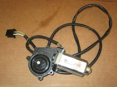 MERCEDES CLS550 CLS63 SUNSHIELD ROLLER BLIND SCREEN MOTOR, 2188100020, OEM - Image 1 of 3