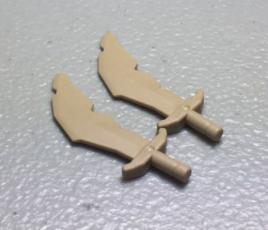 NUEVA ESPADA LEGO Cimitarra con Mellas Bronceado Oscuro AUTÉNTICA Minifigura Arma (x2) 60752 Foto 1 de 4