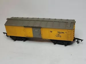 Hornby Triang Wagon Closed Van OO (006) Railway Carriage - Picture 1 of 9