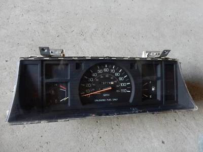 Cuadro de instrumentos genuino Toyota Pickup & 4Runner 1986-1989 Foto 1 de 3