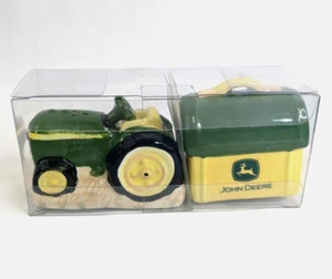 Juego de coctelera de sal y pimienta de cerámica John Deere tractor y lonchera, lonchera - Imagen 1 de 7