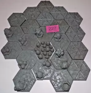 R#227 22 x HEX 'HIVE' TILES PLUS SMALL HEX EGGS 15mm - 28mm SCI-FI RESIN - Picture 1 of 1
