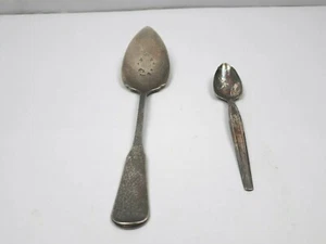 2 Spoons Oneida 1881 Slotted Cake Pie Server WM Rogers Serrated Grapefruit Spoon - Picture 1 of 11