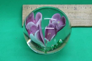 2 1/2" Glass Paperweight with tulips - unsigned remnant of paper label - Picture 1 of 4