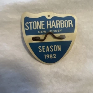 1982 STONE HARBOR NEW JERSEY SEASONAL BEACH BADGE/TAG. 43 YEARS OLD - Picture 1 of 2