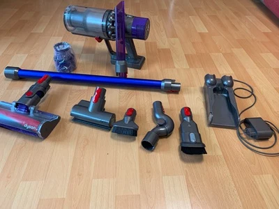 dyson v10  akku staubsauger,,, AKKU  60 minute  filter Neu...Led düse Neu.. - Bild 1 von 4