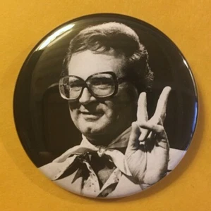 Charles Nelson Reilly 2.25" Botón Pin Insignia Match Game Show Love Estilo Americano - Imagen 1 de 2