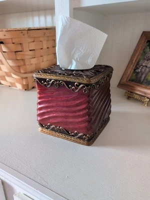 Cubierta de caja de pañuelos rojos de cerámica Foto 1 de 4