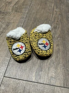 NFL Low Top Baby Booties Slippers By Forever Collectibles 0-3 Months M NWOT - Picture 1 of 2