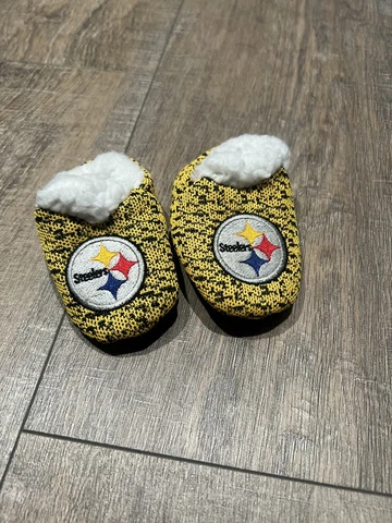 NFL Low Top Baby Booties Slippers By Forever Collectibles 0-3 Months M NWOT Cover