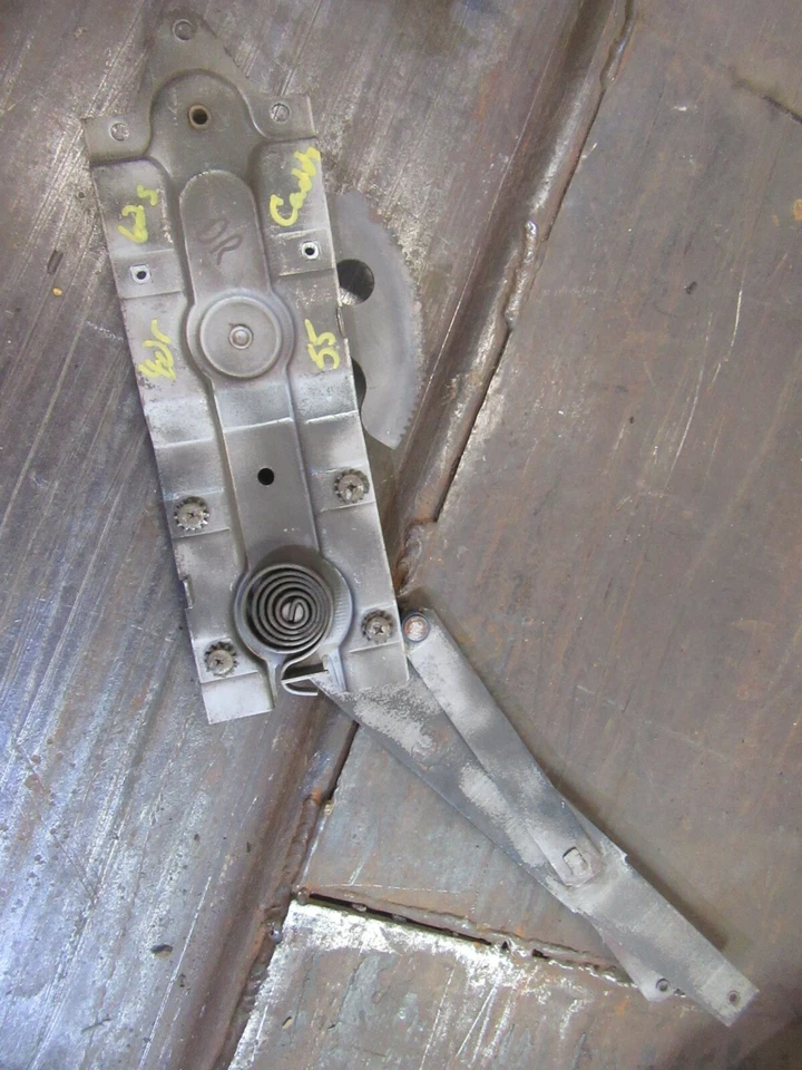 1955 Cadillac Series 62 4 door sedan power window door regulator crank DR - Image 1 of 2