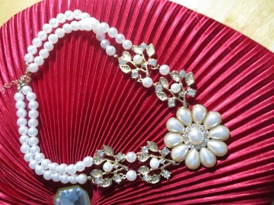 Gargantilla colgante de perlas de imitación y flores de cristal collar babero Foto 1 de 4