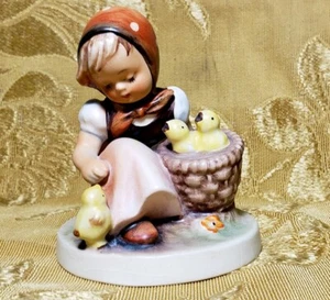VINTAGE GOEBEL HUMMEL *CHICK GIRL* FIGURINE #57/0 TMK-3 WEST GERMANY - Picture 1 of 6