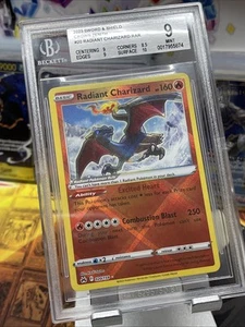 2023 POKEMON SPADA E SCUDO CORONA ZENITH RADIANT CHARIZARD RARO #20 HOLO GRADED - Foto 1 di 7