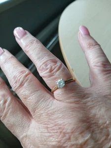 18ct Gold Diamond Engagement Ring - Picture 1 of 4