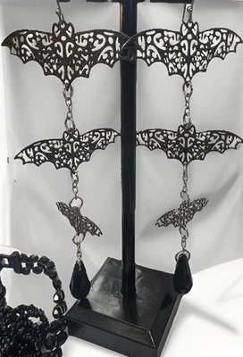Pendientes colgantes de murciélago negro de Halloween corte láser, gargantilla de cuentas de semillas y pulsera  Foto 1 de 4