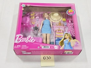 Muñeca Barbie y Conjunto de Moda, Ropa con Accesorios de Armario - Imagen 1 de 6