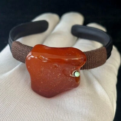 葡萄酒红色天然波罗的海琥珀袖口手链,皮革手镯 尺寸可调节 — 第 1/4 张图片