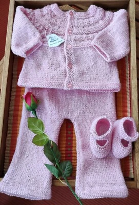 Conjunto de punto bebé jersey , pantalón y zapatos. 6- 12 meses . Hecho a mano - Imagen 1 de 3