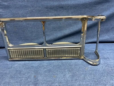 Lincoln Versailles 1977 1979 1980 luz de estacionamiento izquierda y bisel de faros Foto 1 de 4