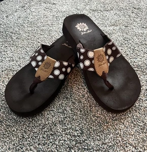 Yellow Box Flip Flops Brown & White Polka Dot Size 8 - Picture 1 of 6