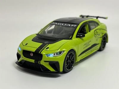 Jaguar I Pace E Trophy Light & Sound Verde LHD 1:32 Scala Tayumo 32110013 - Immagine 1 di 4