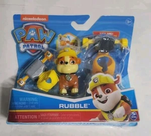 2018 PAW PATROL RUBBLE FIGURE WITH 2 CLIP ON BACKPACKS - NEW IN PACKAGE - Picture 1 of 2