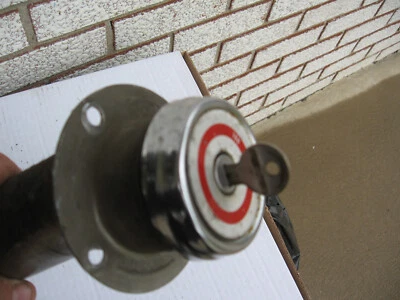 79 80 81 82 83 Ford Mustang Fairmont Zephyr 1978 carrocería de zorro bloqueo tapa de gasolina y llave Foto 1 de 4