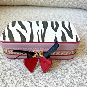 Trish McEvoy Makeup Travel Organizer Zebra Print Hearts 6x3.5x2 Zippered READ - Picture 1 of 11