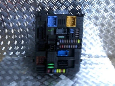 Коробка предохранителей Citroen Berlingo Peugeot Partner 2018-2024 BSI BCM 9830707680 - Изображение 1 из 3