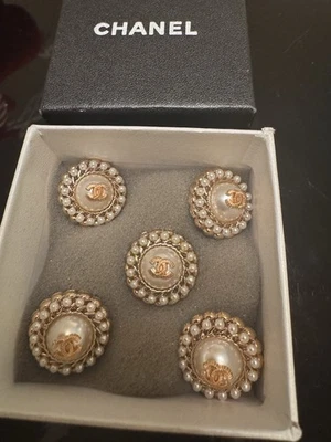 Chanel Pearls Buttons Set Of 5. Sz 23 Mm - Image 1 of 3