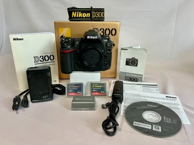 Nikon D300 Body mit Zubehörpaket OVP *Top Zustand* - Bild 1 von 4