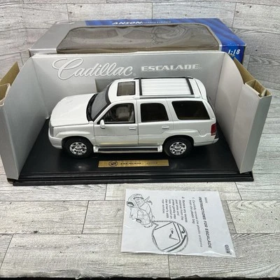 2002 Cadillac Escalade White 1:18 Anson Collectibles 30392 Strapped Down Open - Image 1 of 4