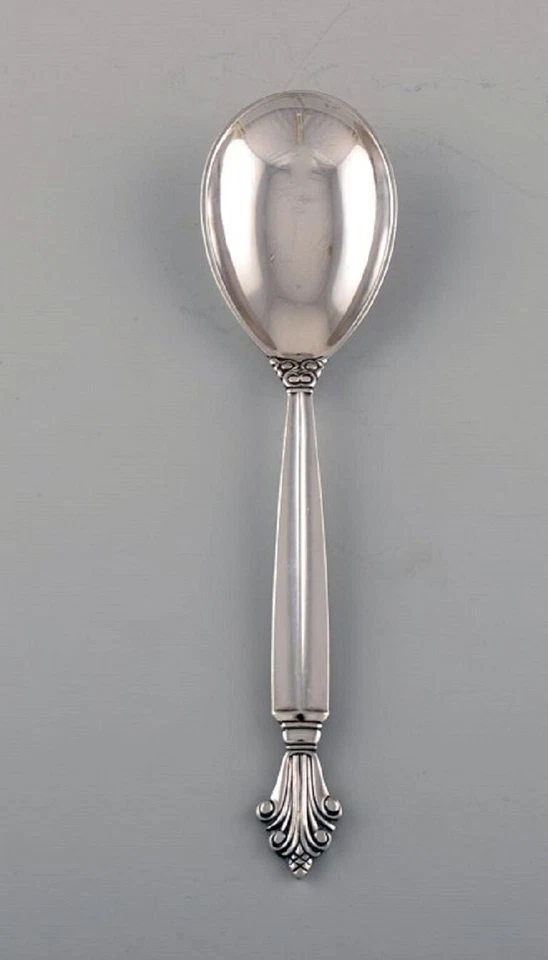Johan Rohde para Georg Jensen. Cuchara de mermelada Early Acanthus en plata de ley. Foto 1 de 4