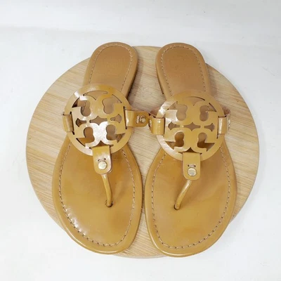 Sandalias Tory Burch Miller para mujer 6 tiras tanga marrón charol logotipo zapatos Foto 1 de 4
