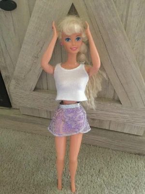 2007 Mattel Barbie Gymnastic Divas Twirl Team #L2931 Boneca Barbie Apenas Mini Saia - Imagem 1 de 4