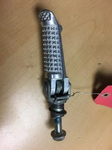 04-05 SUZUKI GSXR600 GSXR750 GSXR 600 750 RIGHT FRONT FOOT REST PEG STEP - Picture 1 of 4