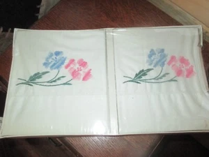 NIB Vintage PAIR Of PINK & BLUE Embroidered FLOWERS Standard PILLOWCASES- 1950's - Picture 1 of 4