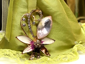 Vintage Brooch Flower Pink Enamel Rhinestones Diamante Gold Metal 17.91g - Picture 1 of 11