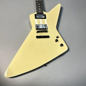 Guitarra Eléctrica Custom Explorer Crema Cuello de Arce Pastilla HH Diapasón Negro - Imagen 1 de 10