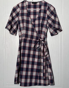 Vestido Pretty Little Thing envolvente algodón cuadros preppy náutico manga corta 0 - Imagen 1 de 9