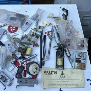 Ungeprüfte neue und gebrauchte Atari Flipper Teile Posten von 64 - Bild 1 von 23