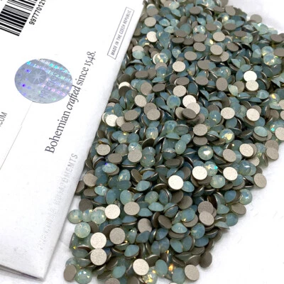 Preciosa MAXIMA Cristal Flatbacks Estrás Arte en Uñas 144 Verde Crisolita Ópalo Foto 1 de 2