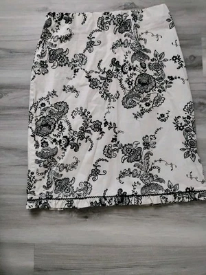 studio m skirt  Almond Color Size S Drawn with Flowers - Image 1 of 4
