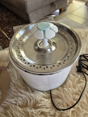 Fluffy Union Blumenkatzenbrunnen 2,4l - Bild 1 von 4