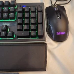 RedThunder K10 schwarze LED-Hintergrundbeleuchtung Gaming-Tastatur & schwarze Maus Combo getestet - Bild 1 von 16